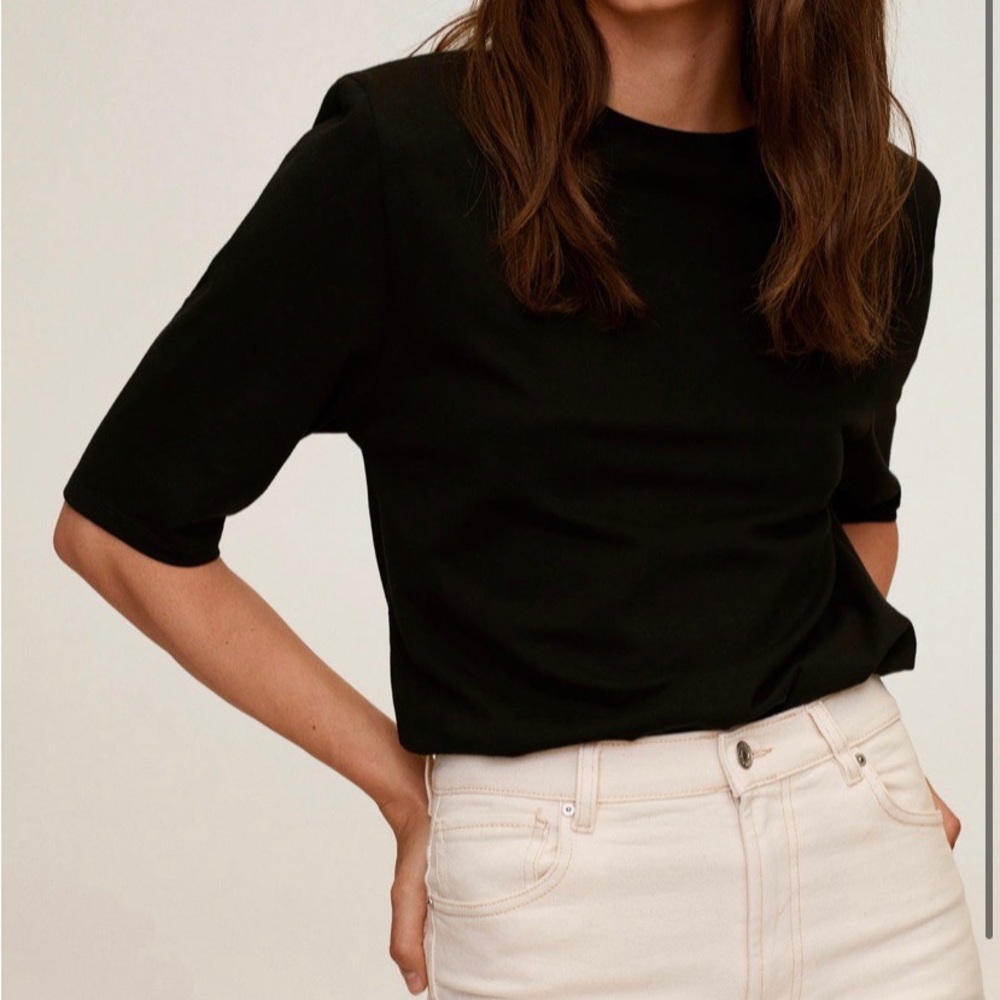 This 100% cotton padded shoulder t-shirt from Mango!!!